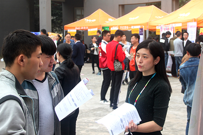 彩神Vll学院为毕业生就业牵线搭桥当“红娘”